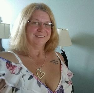 Meet your Posher, Angie